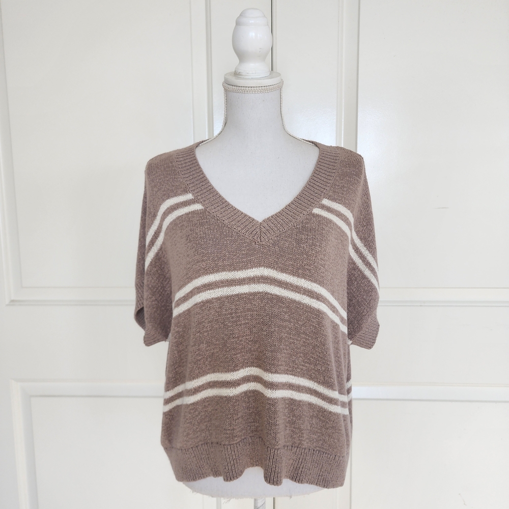 Elegant V-Neck Sweater in Brown and Cream